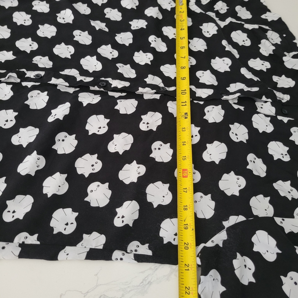 Hot Topic Black And White Ghost Pattern Shirt Siz… - image 6